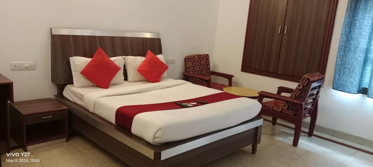 Mount Heera Hotel Chennai Bagian luar foto