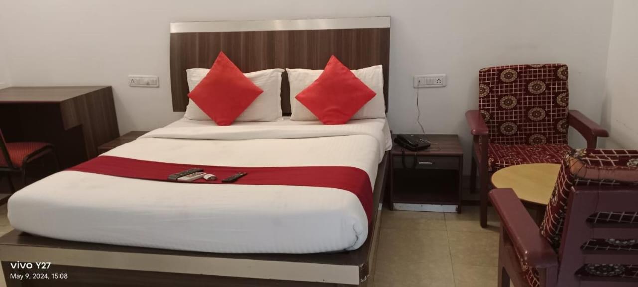 Mount Heera Hotel Chennai Bagian luar foto