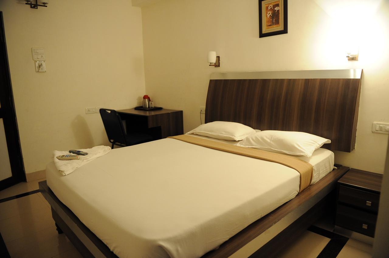 Mount Heera Hotel Chennai Bagian luar foto