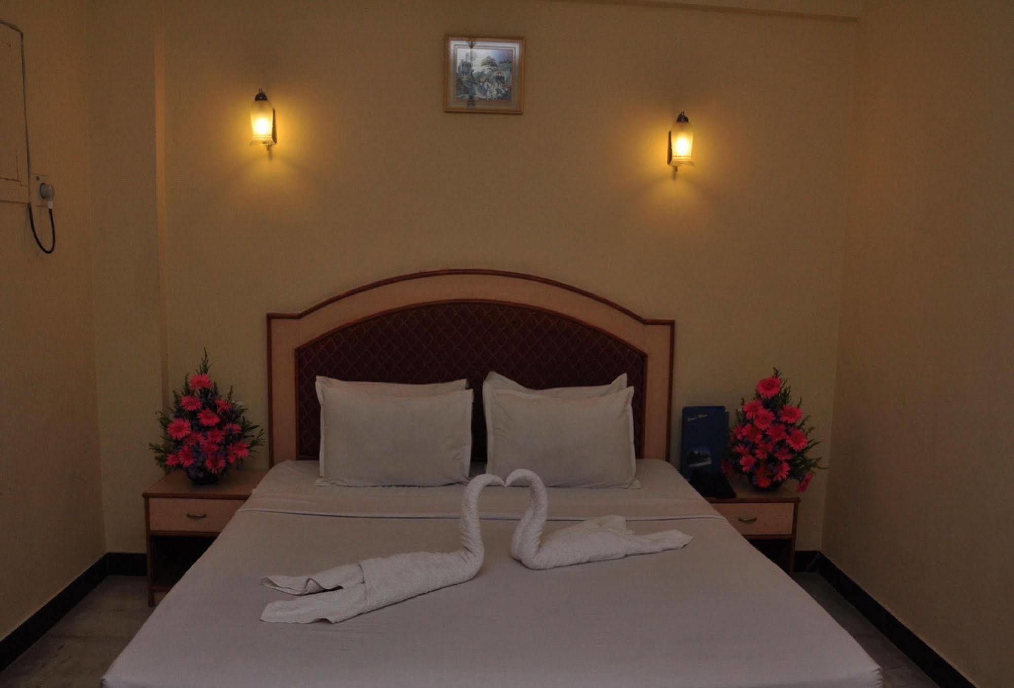 Mount Heera Hotel Chennai Bagian luar foto